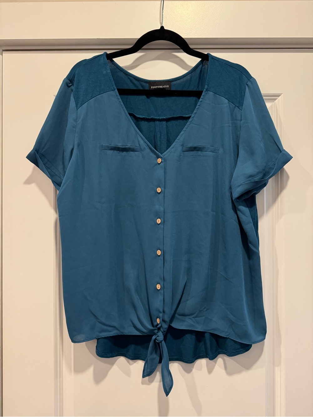 Fortune & Ivy Teal Button-Front Tie-Hem V-Neck Blouse